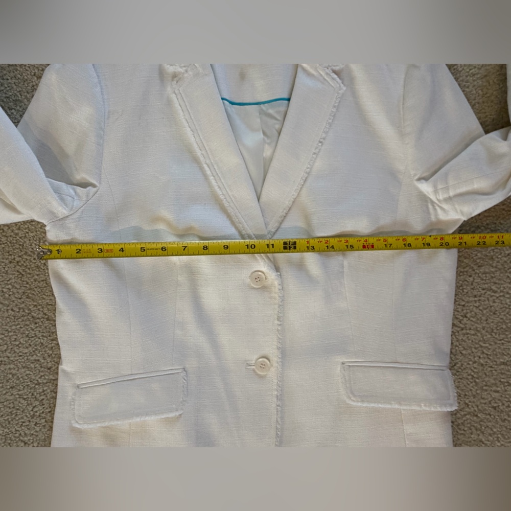 Talbots Classic White Blazer with fringe trim, size 16 - Picture 6 of 8